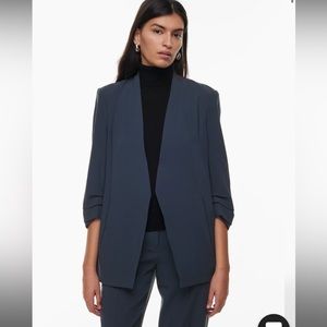 EUC Aritzia Babaton Power Blazer size 2